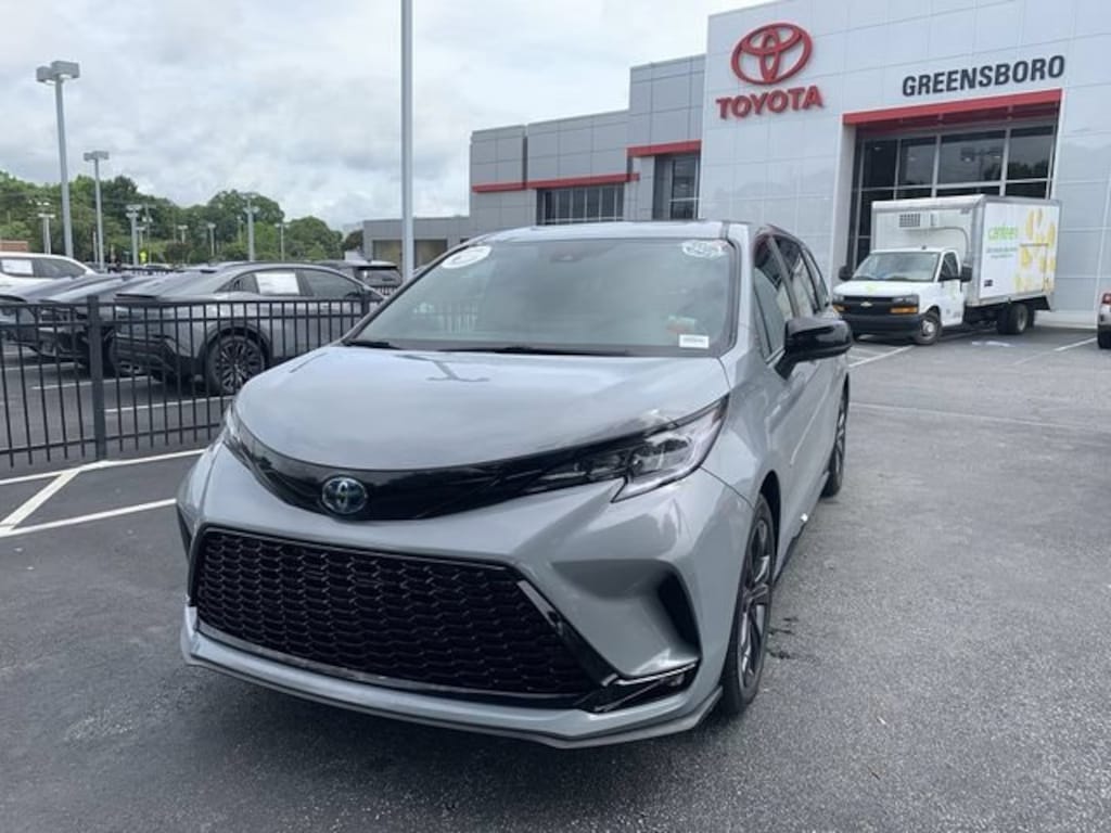 Certified 2025 Toyota Sienna XSE 7 Passenger Passenger Van