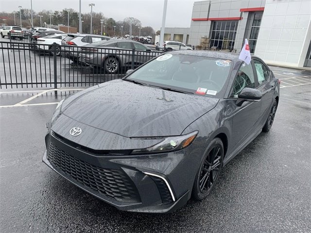 2025 Toyota Camry SE's photo