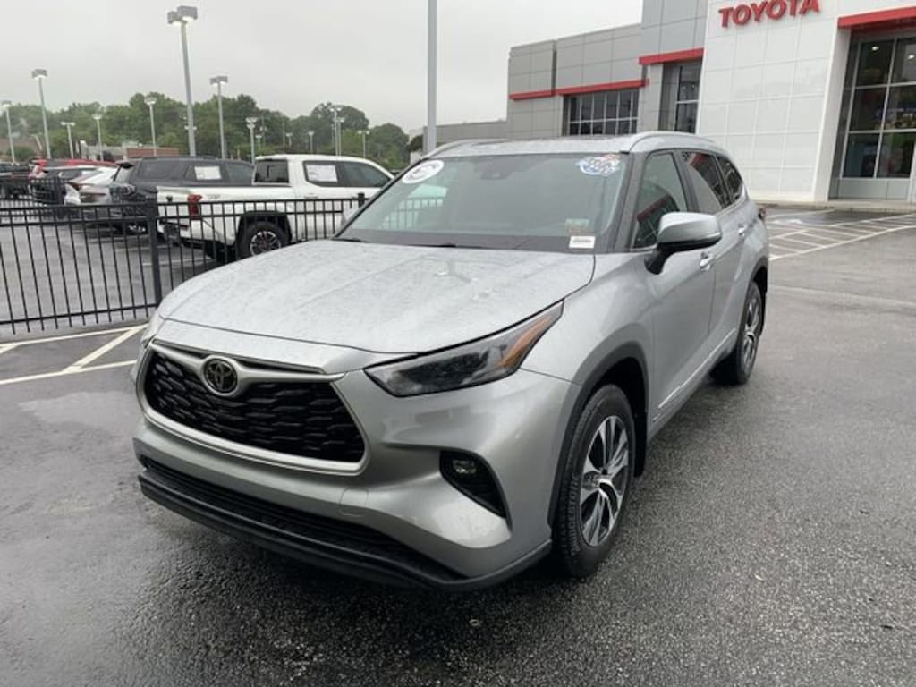 Used 2025 Toyota Highlander Hybrid XLE Sport Utility