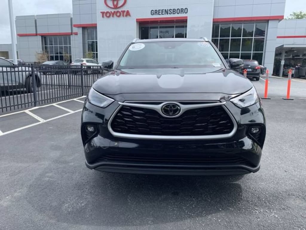 Used 2024 Toyota Highlander XLE Sport Utility