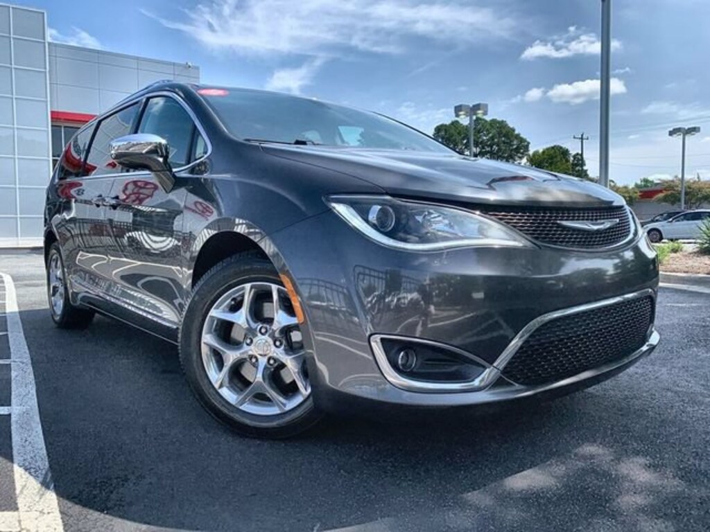 Used 2018 Chrysler Pacifica Limited Passenger Van
