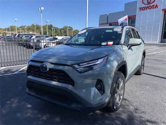 2022 Toyota RAV4 Hybrid XLE photo 3