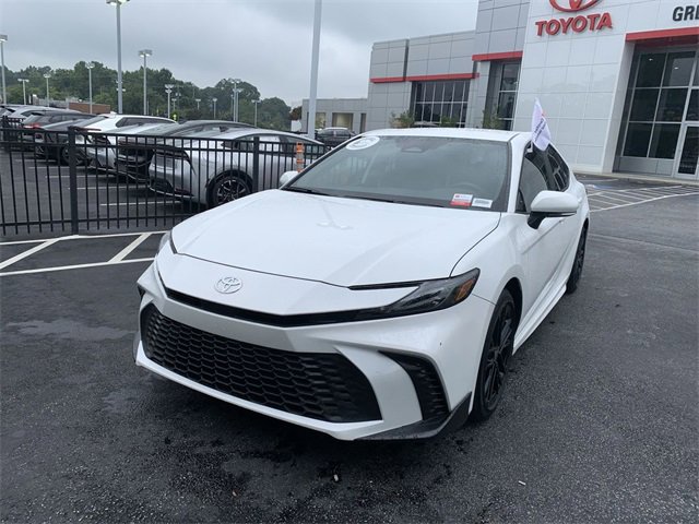 2025 Toyota Camry SE photo 3