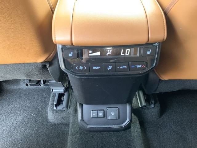 2025 Toyota Highlander Platinum - Photo 33