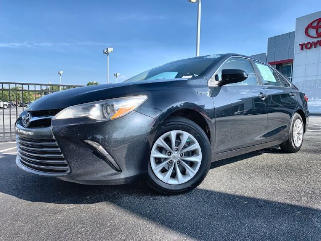 Used 2017 Toyota Camry Hybrid LE Sedan