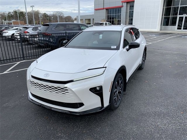 2025 Toyota Crown Signia XLE's photo