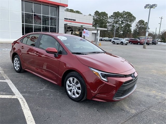 Used 2025 Toyota Corolla LE with VIN JTDBCMFE6S3099046 for sale in Northfield, Minnesota