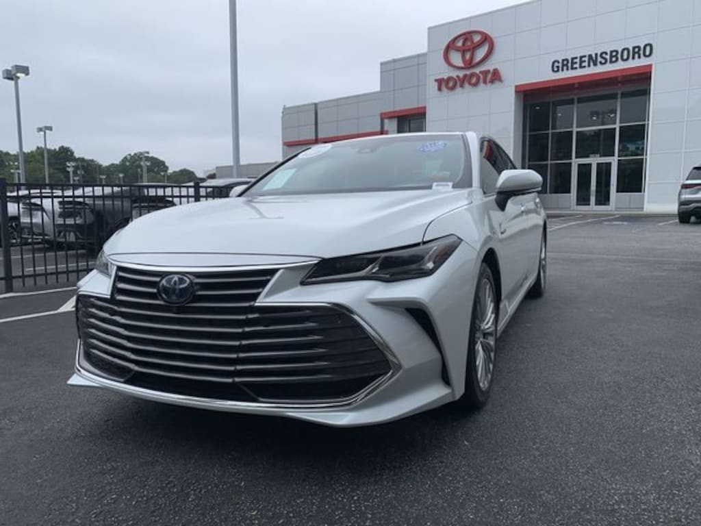 Used 2021 Toyota Avalon Hybrid Limited Sedan