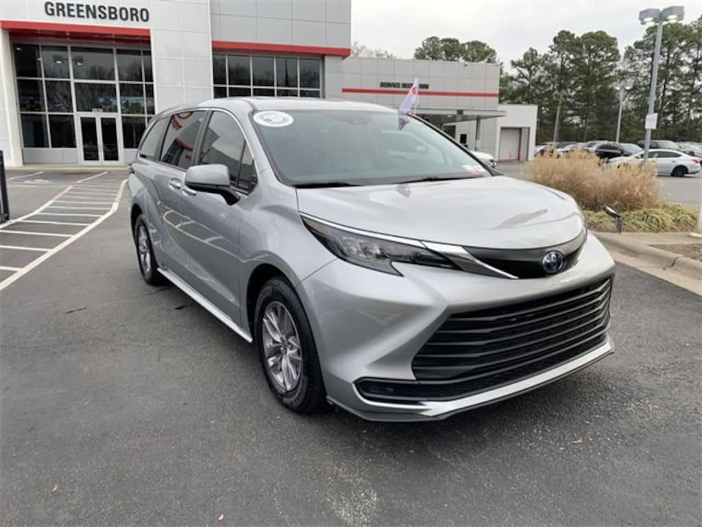 Used 2024 Toyota Sienna LE 8 Passenger Passenger Van