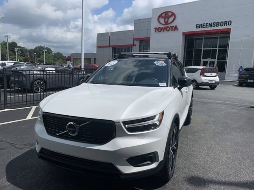 Used 2020 Volvo XC40 T5 R-Design Sport Utility