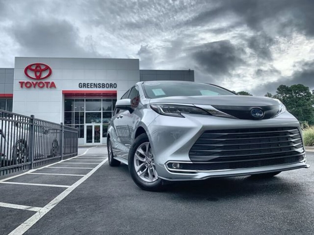 Used 2022 Toyota Sienna XLE 8 Passenger Passenger Van