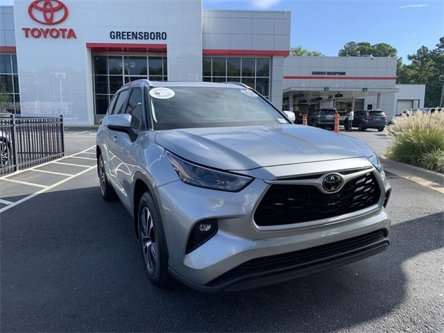 2023 Toyota Highlander XLE photo 2