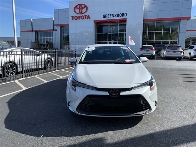 2025 Toyota Corolla LE photo 3
