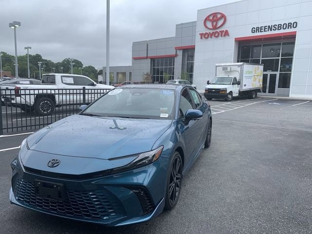 2025 Toyota Camry XSE Hybrid's photo