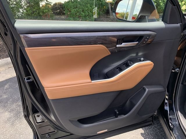 2025 Toyota Highlander Platinum - Photo 17