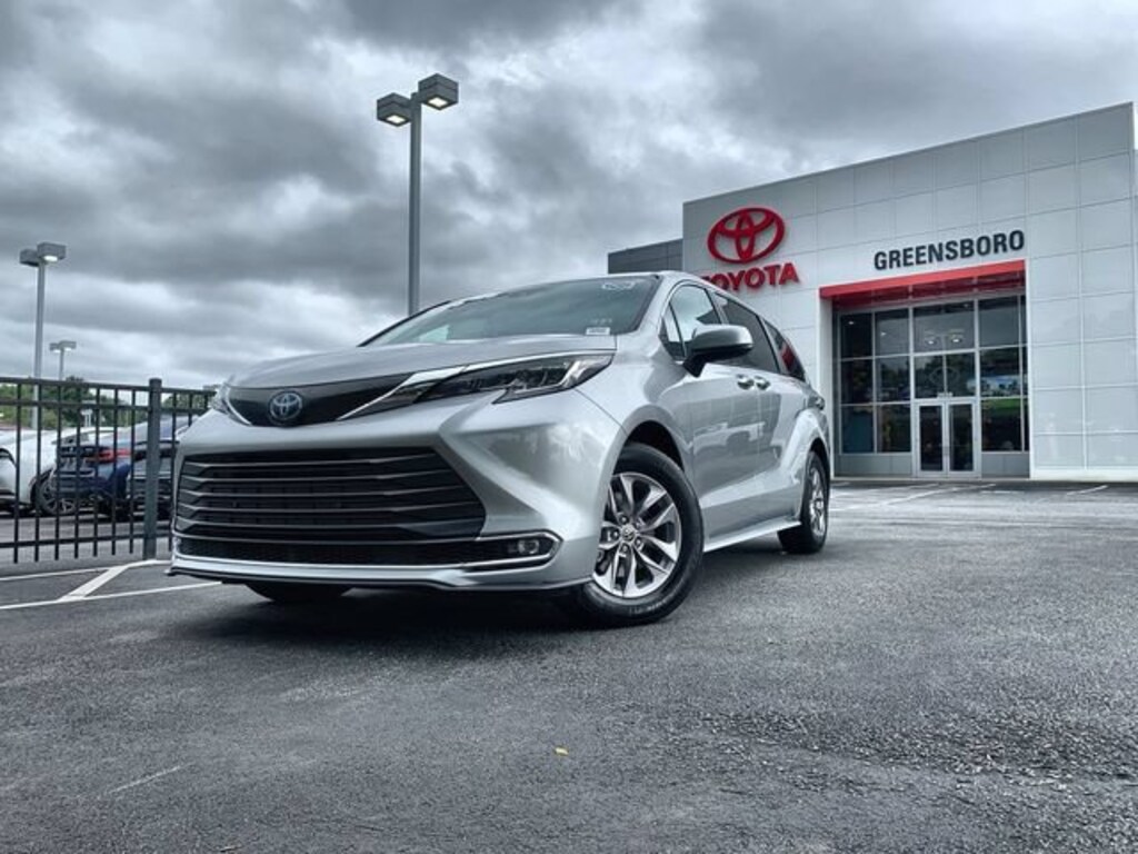 Used 2022 Toyota Sienna XLE 8 Passenger Passenger Van