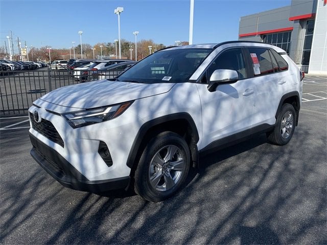 2025 Toyota RAV4 XLE's photo