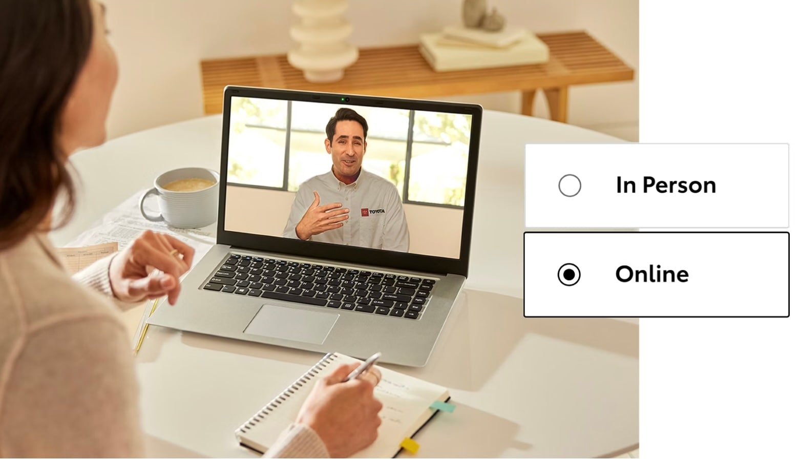  A woman looking at her screen while a Toyota tech walks her through her SmartPath purchase options. 