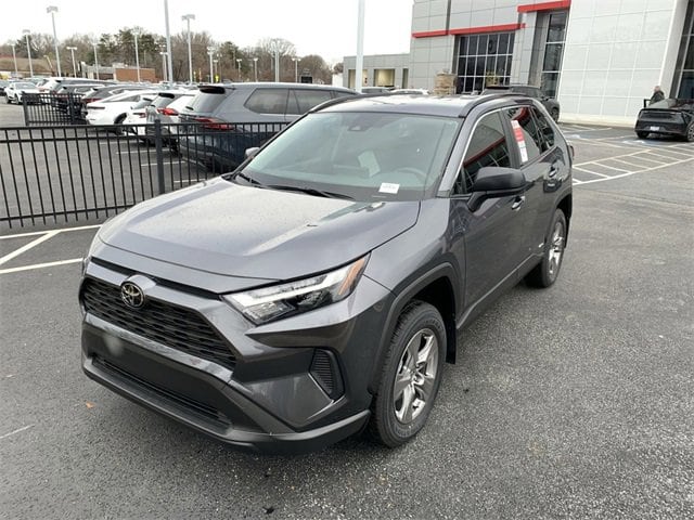 2025 Toyota RAV4 LE's photo