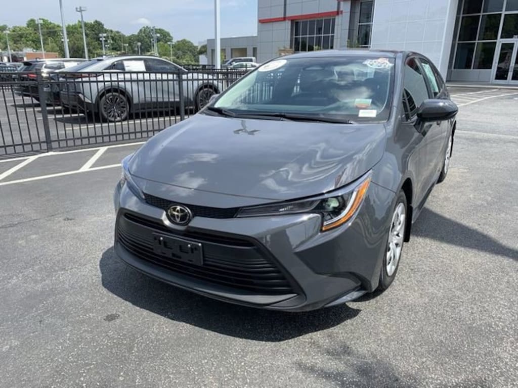 Certified 2025 Toyota Corolla LE Sedan