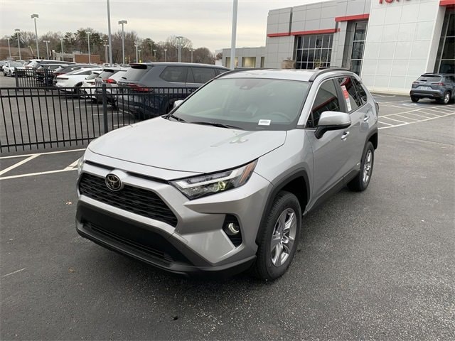 2025 Toyota RAV4 XLE's photo