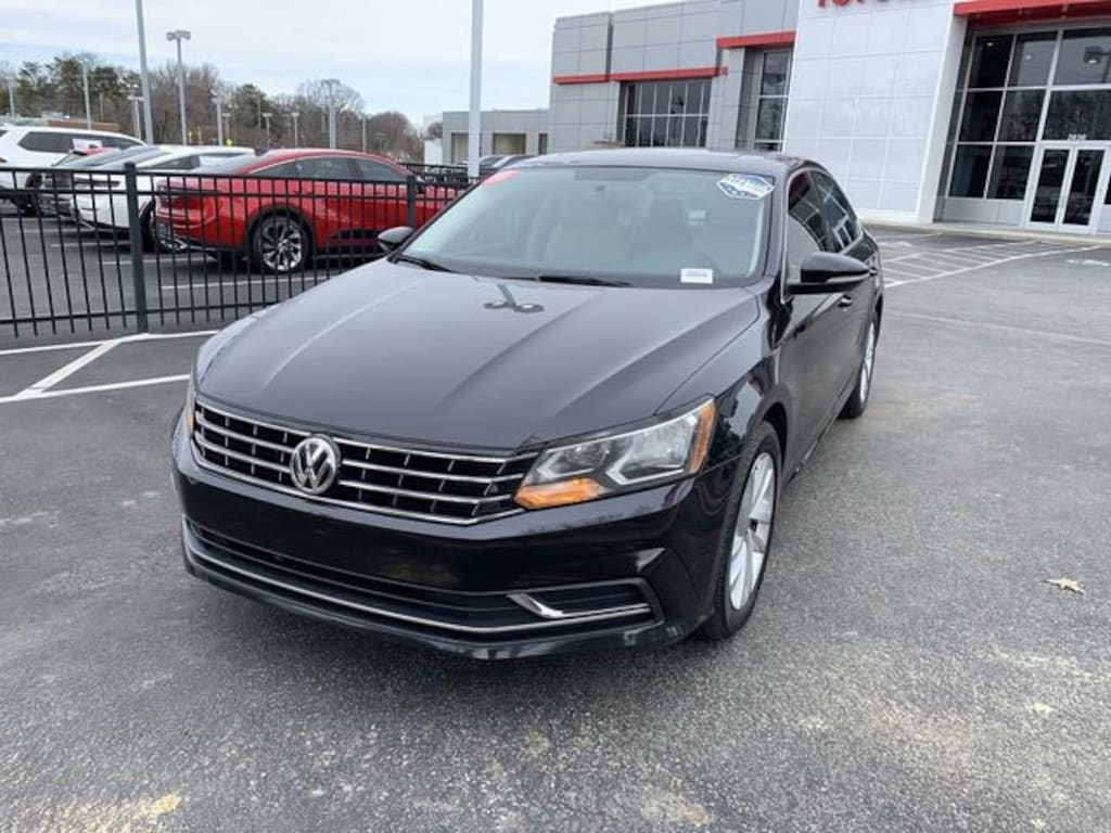 Used 2018 Volkswagen Passat 2.0T SE Sedan