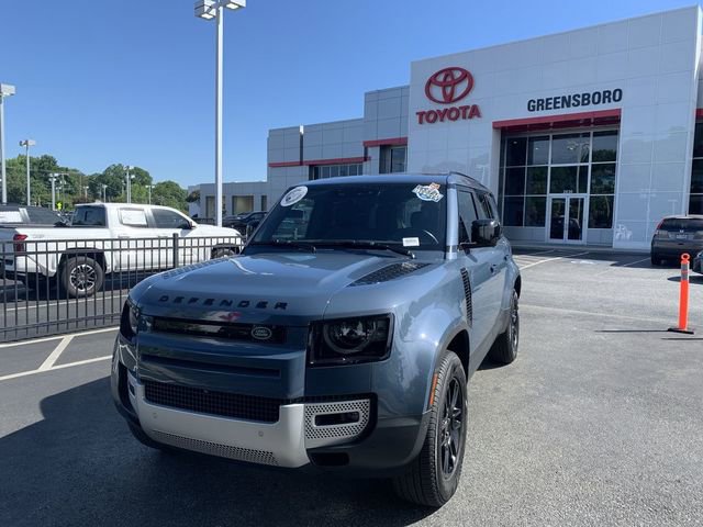 2023 Land Rover Defender SE's photo