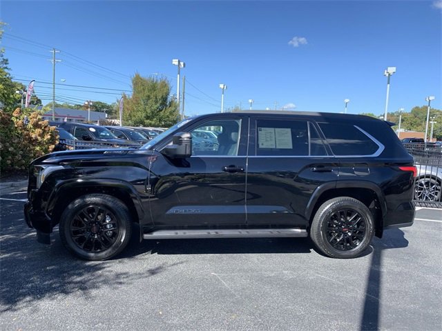 2023 Toyota Sequoia SR5 photo 4