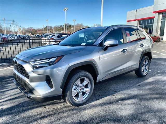 2025 Toyota RAV4 XLE's photo
