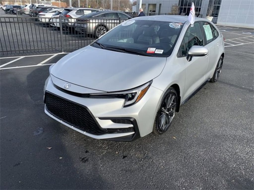 Used 2025 Toyota Corolla SE Sedan