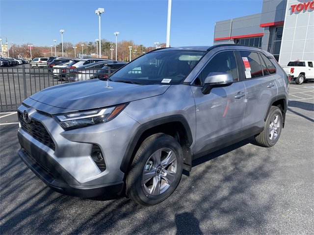 2025 Toyota RAV4 XLE's photo