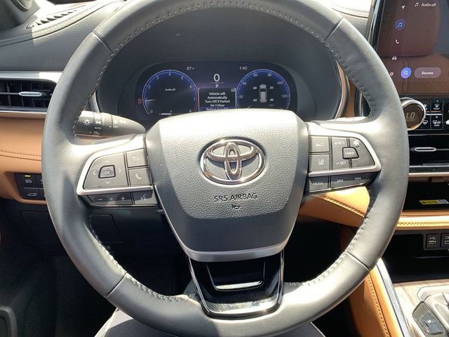 2025 Toyota Highlander Platinum - Photo 19