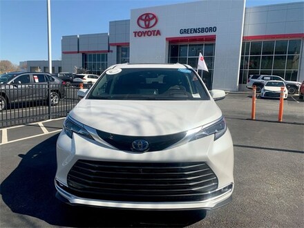 2024 Toyota Sienna Platinum 7 Passenger Passenger Van