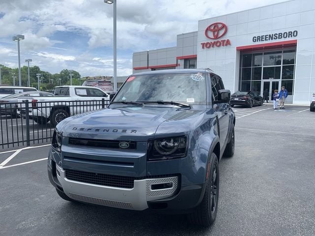 2023 Land Rover Defender SE's photo