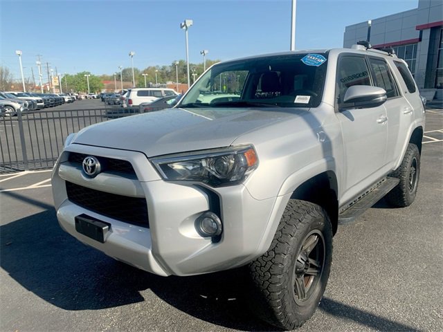 2018 Toyota 4Runner SR5 photo 4