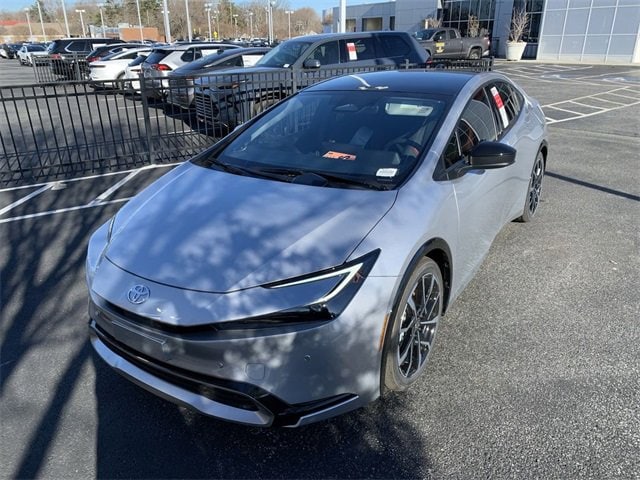2025 Toyota Prius XSE Premium's photo