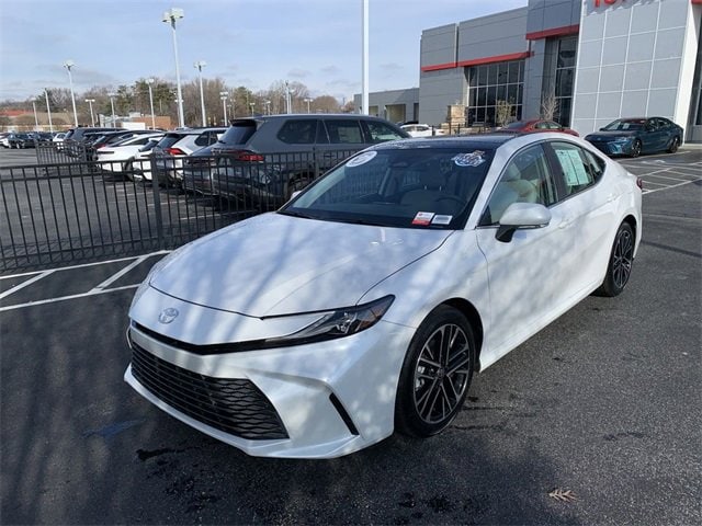 2025 Toyota Camry XLE's photo