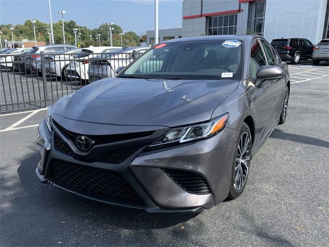 2018 Toyota Camry LE photo 3