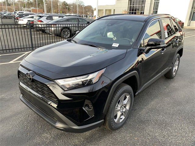 2025 Toyota RAV4 XLE's photo