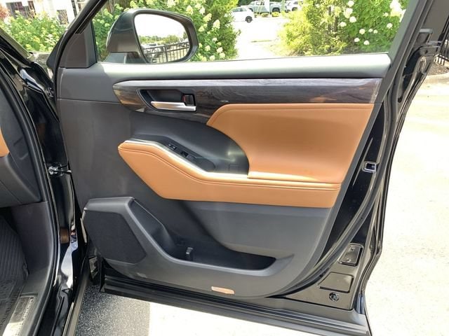 2025 Toyota Highlander Platinum - Photo 13