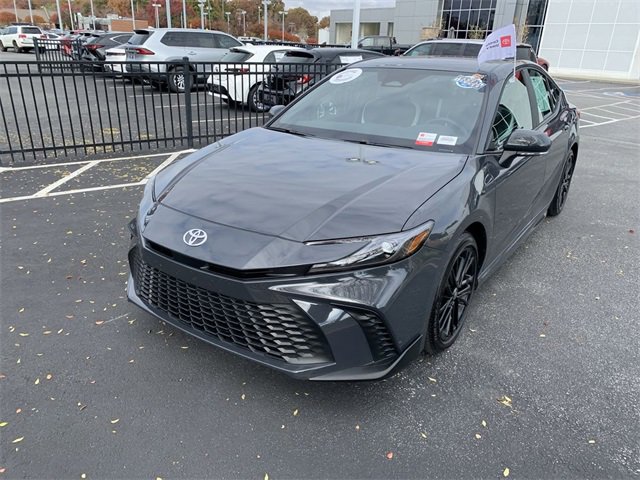 2025 Toyota Camry SE photo 4