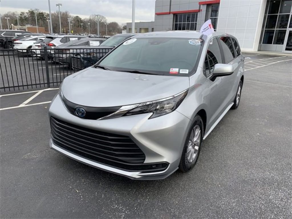 Used 2024 Toyota Sienna LE 8 Passenger Passenger Van
