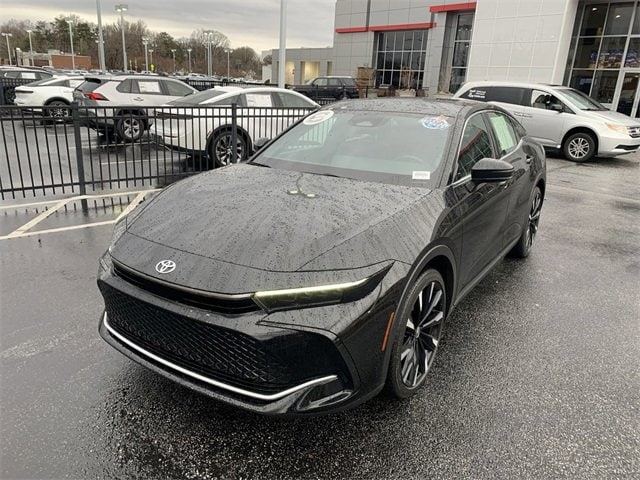 2023 Toyota Crown Platinum's photo