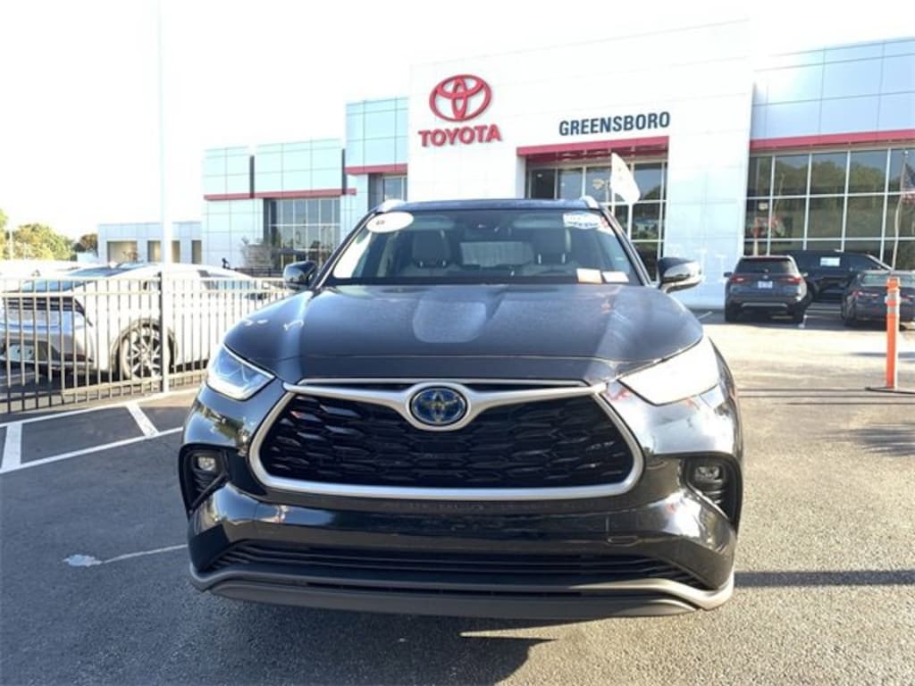 Certified 2023 Toyota Highlander Hybrid XLE Bronze Sport Utility