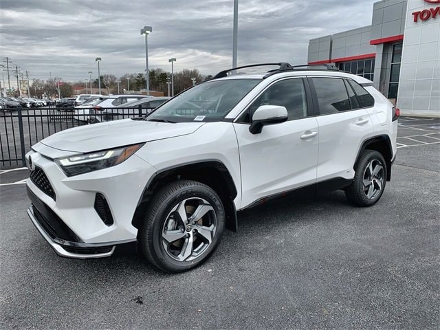 2025 Toyota RAV4 SE's photo