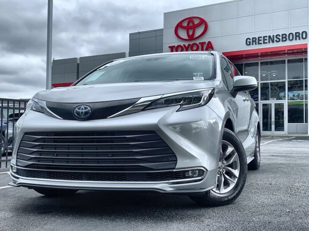 Used 2022 Toyota Sienna XLE 8 Passenger Passenger Van