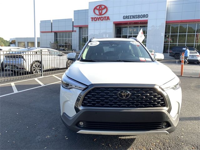 2023 Toyota Corolla Cross XLE photo 3
