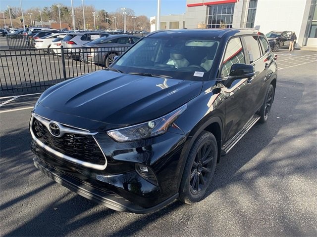 2026 Toyota Highlander XLE's photo