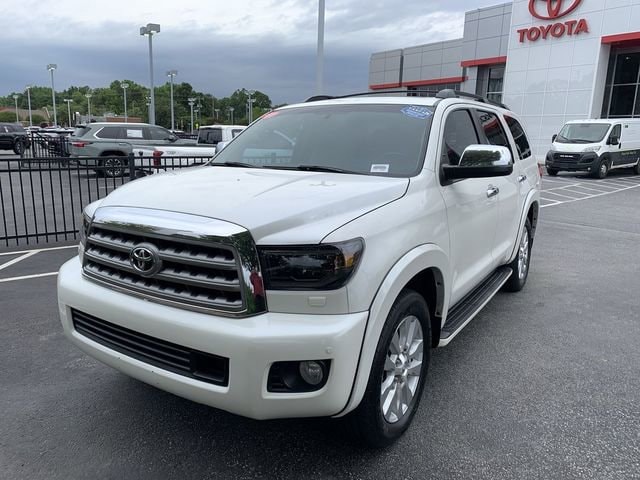 2016 Toyota Sequoia 5.7 Auto Platinum's photo