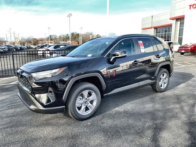 2025 Toyota RAV4 XLE's photo